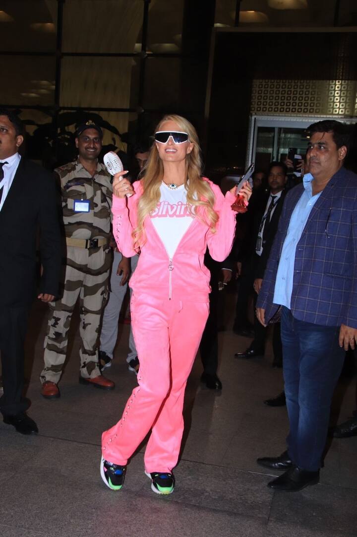 सोशल मीडिया पर अमेरिका की मशहूर मॉडल पेरिस हिल्टन की ये शानदार तस्वीरें काफी पसंद की जा रही हैं.