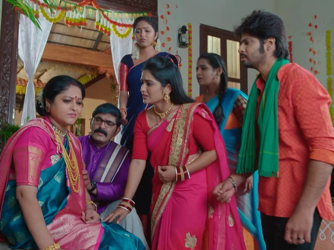 Janaki Kalaganaledu Serial October 21st Episode 415 Written Update Today Episode Janaki Kalaganaledu October 21st: కొడుకులు చేసిన పనికి కుప్పకూలిన జ్ఞానంబ- గుడిలో విజయదశమి వేడుకలు