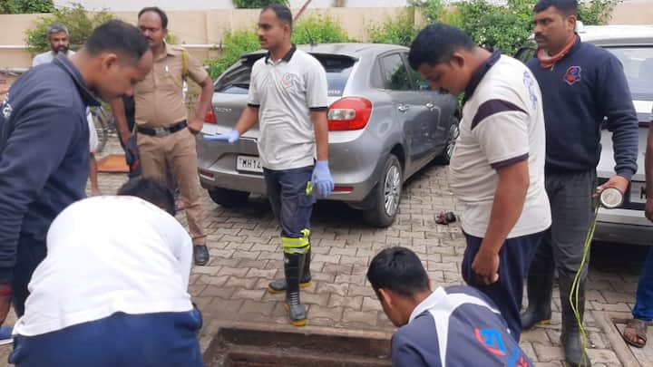 वाघोलीजवळील मोझे कॉलेज रस्त्याजवळील एका सोसायटीच्या चेंबरमधे 3 कर्मचारी काम करताना अडकल्याची घटना घडली.