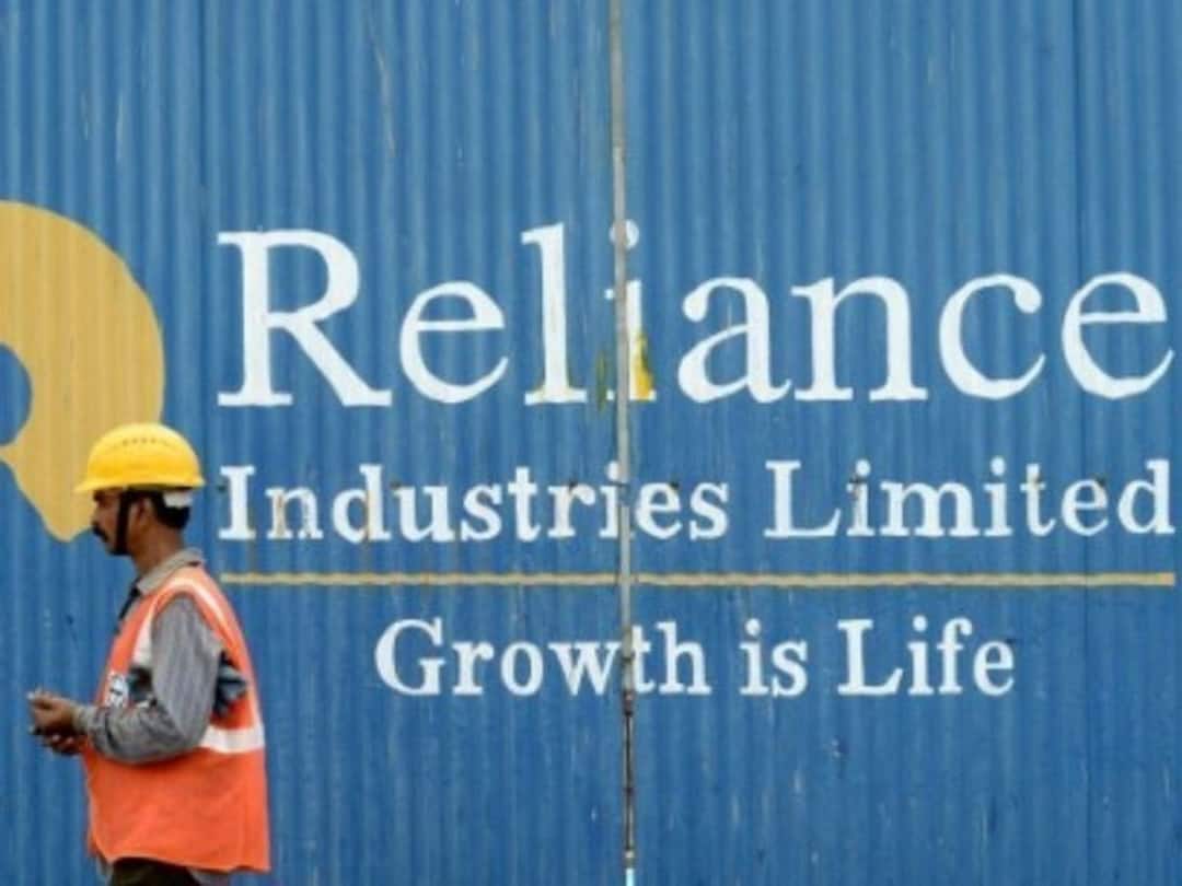 RIL Q2 Earnings: Consolidated Net Profit Flat At Rs 13,656 Crore RIL Q2 Earnings: Consolidated Net Profit Flat At Rs 13,656 Crore
