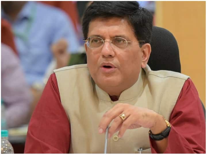 commerce and industry minister Piyush Goyal said that India's talks with the UK on the proposed free trade agreement is well on track Trade Deal with UK: ब्रिटेन के साथ बिजनेस की बातचीत पटरी पर, वहां राजनीतिक उठापटक का करना होगा इंतजार- पीयूष गोयल 