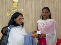 वसईच्या तहसील कार्यालयात पहिली तृतीयपंथी कर्मचारी