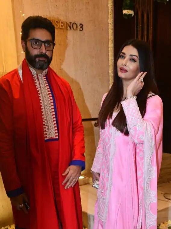 ਤਸਵੀਰ 'ਚ ਕਰਿਸ਼ਮਾ ਕੈਟਰੀਨਾ ਅਤੇ ਵਿੱਕੀ ਕੌਸ਼ਲ ਨੂੰ ਮਿਲ ਰਹੀ ਹੈ, ਜਿਸ ਦੇ ਤੁਰੰਤ ਬਾਅਦ ਐਸ਼ਵਰਿਆ ਅਤੇ ਅਭਿਸ਼ੇਕ ਨੇ ਵੀ ਪਾਰਟੀ 'ਚ ਐਂਟਰੀ ਕੀਤੀ।