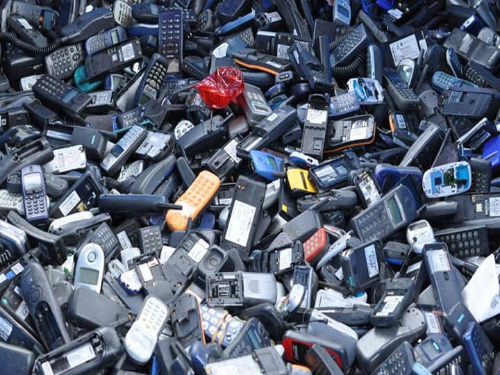 5.3 billion mobile phones to become E-waste this year E-waste: इस साल साढ़े 5 अरब फोन बन जाएंगे 'कचरा', ये है वजह