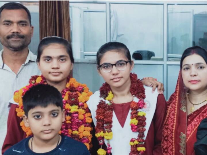 UP Board Result 2022 UP Inter topper changed after 4 months Divya did top after scrutiny in fatehpur ann UP Board Result 2022: 4 महीने बाद बदल गई इंटर में यूपी की टॉपर, बहन को पीछे छोड़ दिव्या ने किया टॉप