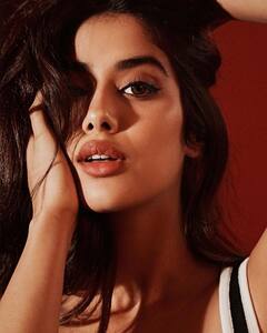 Janhvi Kapoor Sizzling Photo: अभिनेत्री जान्हवी कपूरचा हॉट आणि सिझलिंग अवतार; पाहा नवं फोटोशूट!