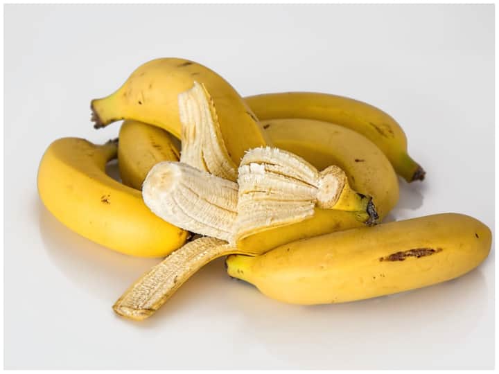 you will be amazed to see benefits of banana peel for skin see how it works Beauty Tips: केले के छिलके के फायदे जानकर हैरान रह जाएंगे आप, जो महंगी क्रीम नहीं कर सकती वो ये छिलका कर सकता है