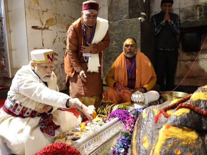 Uttarakhand News Prime Minister Narendra Modi worship at Kedarnath Dham Temple, will visit Badrinath also PM Modi Kedarnath Visit: केदारनाथ धाम पहुंचे प्रधानमंत्री नरेंद्र मोदी ने किया पूजा-पाठ, अब जाएंगे बदरीनाथ