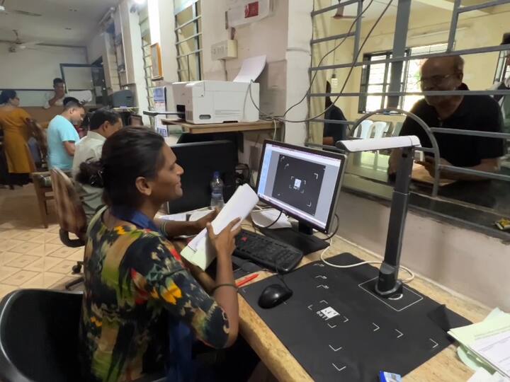 त्यानुसार तहसीलदार यांनी तिला कंत्राटी स्वरूपात सेतू कार्यालयात नोकरी दिली.