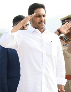 YS Jagan: పోలీస్ ఉద్యోగాల భర్తీ ప్రక్రియ పూర్తయితే వారికి వీక్లీ ఆఫ్ లు: జగన్