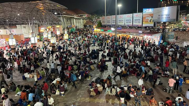 दोन वर्षांनी निर्बंधमुक्त दिवाळी साजरी होत असल्याने आनंदाचं वातावरण आहे.