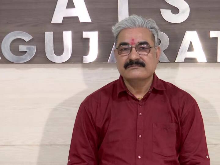 Gujarat ATS: गुजरात में 'फर्जी वीजा' जारी करने वाले गिरोह का हुआ भंडाफोड़, ATS ने चार लोगों को किया गिरफ्तार Gujarat ATS busted fake visa Case Arrested four people Gang leader Nilesh Pandya is also in list Gujarat ATS: गुजरात में 'फर्जी वीजा' जारी करने वाले गिरोह का हुआ भंडाफोड़, ATS ने चार लोगों को किया गिरफ्तार