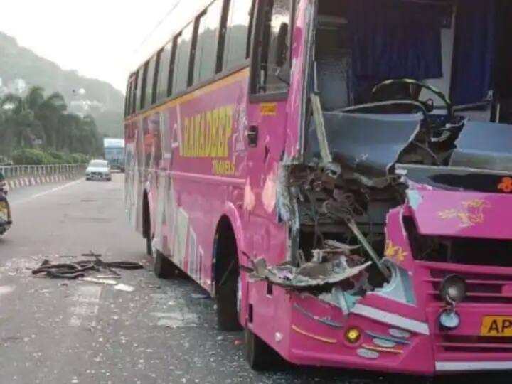 visakhapatnam womens senior t20 trophy baroda team bus collides with truck in gyanpuram 4 injured Women Cricket Team : विशाखापट्टणममध्ये महिला क्रिकेट संघाची बस ट्रकला धडकली, खेळाडू आणि प्रशिक्षकासह 4 जण जखमी