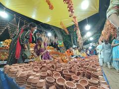 Diwali : सजावटीच्या साहित्याने नागपूरची बाजारपेठ सजली, दिवाळी खरेदीसाठी चांगला उत्साह