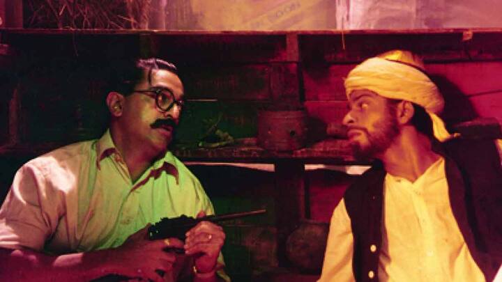 हे राम रीमेक - कमल हसन ने इस बात की जानकारी दी थी कि, शाहरुख ने साल 2000 में बनी उनकी फिल्म 'हे राम' के राइट्स खरीद है. अब बहुत जल्द शाहरुख इसके रीमेक में भी नजर आएंगे.