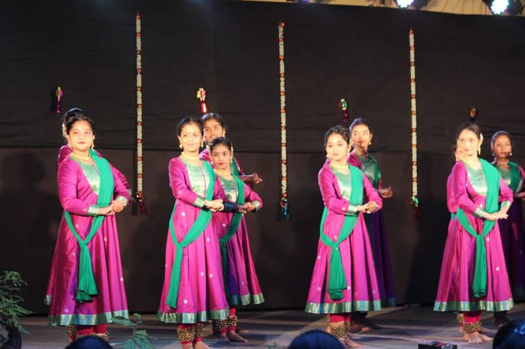 Dance performance in Kirti Kala Mandir on the occasion of Diwali 2022 Nashik Diwali 2022 : नाशिकमध्ये कीर्ती कला मंदिराचा 'नृत्यानुनाद', नृत्याविष्कारांनी रसिक भारावले!