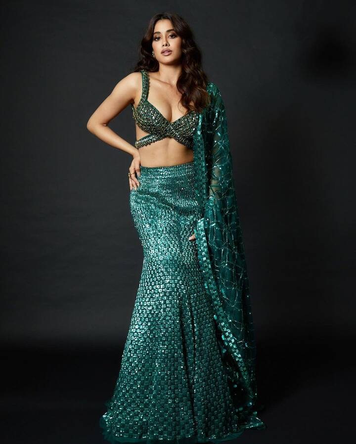 तिने तिच्या काही चित्रपटांमधून हे सिद्ध केले आहे की ती कोणत्याही प्रकारच्या पात्रांमध्ये स्वत: ला चांगल्या प्रकारे सामावून घेऊ शकते. (फोटो सौजन्य :janhvikapoor/इंस्टाग्राम)