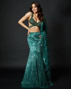 Janhvi Kapoor: જાહ્નવી કપૂરનો સાડીમાં જોવા મળ્યો ગ્લેમરસ અંદાજ, જુઓ તસવીરો