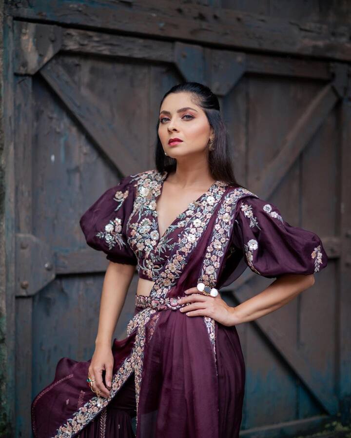 नुकतेच सोनालीनं तिच्या मराठमोळ्या लूकमधील फोटो शेअर केले आहेत. (Sonalee Kulkarni/instagram)