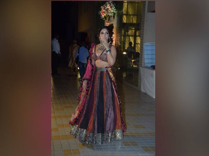 Bhumi herself wore a quirky and fashionable lehenga set at her Diwali party that mixed different Rajasthani sartorial influences in various shades. It has a beautiful blouse with double straps, a deep V-neck, and shimmering accents. It was worn by Bhumi with a peplum lehenga and a dupatta with elaborate embroidery. (Image Source: Manav Maglani)