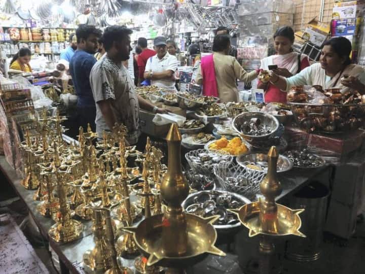 Diwali 2022 Kota Markets registered decline of 35 percent due to online shopping in Rajasthan ANN Diwali 2022: ऑनलाइन खरीदारी से कोटा के बाजारों में आएगी 35 फीसद की गिरावट! क्या कहते हैं व्यापारी