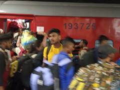 PHOTO : पुणे रेल्वे स्थानकावर चेंगराचेंगरीत एका प्रवाशाचा मृत्यू