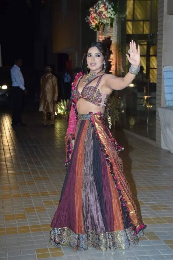 Bhumi Pednekar Latest Pics: અભિનેત્રી ભૂમિ પેડનેકરે આ વખતે દિવાળી પાર્ટીનું આયોજન કર્યું હચું.. આ દરમિયાન, ભૂમિ અને તેની બહેન સમિક્ષા પેડનેકરની ગ્લેમરશ તસવીરો સામે આવી છે.