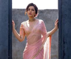 Raashii Khanna : डीप नेक ब्लाऊज, नेटची साडी... टेड्रिशनल अंदाजात राशी खन्ना दिसतेय भारी