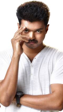 ஆத்தி என நீ பாத்த தானே காத்தில் வெச்ச இறகானேன்...8 வருடங்களை கடந்த கத்தி!