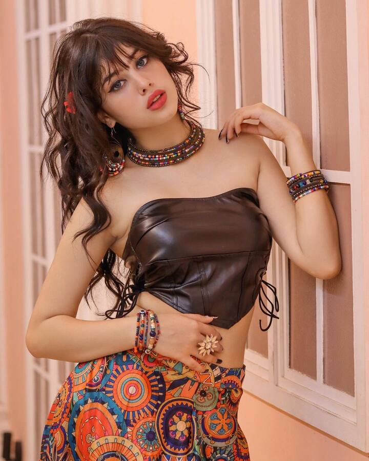 રીવા અરોરા ફિલ્મ ઉરી ધ સર્જિકલ સ્ટ્રાઈકમાં ચાઈલ્ડ સ્ટાર તરીકે જોવા મળી હતી, જેમાં તેના અંતિમ સંસ્કારના દ્રશ્યોને ખૂબ પસંદ કરવામાં આવ્યા હતા.