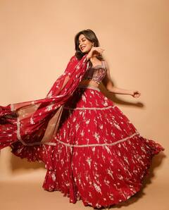 फेस्टिव वाइब्स के साथ सामने आया Chitrangda Singh का ये खूबसूरत ट्रेडिशनल अवतार, रेड लहंगे में लगीं कयामत