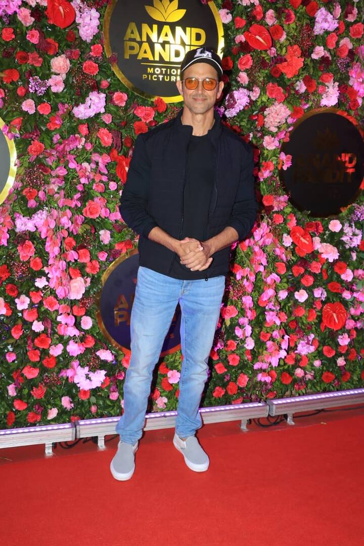 अमिताभ बच्चन के पार्टी में शामिल होने के थोड़ी देर बाद ऋतिक रोशन ने एंट्री की.