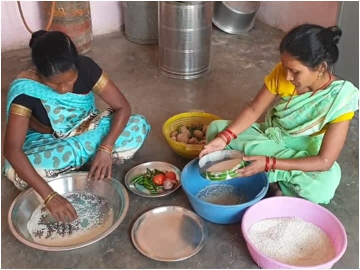 gonda government school cooks received withheld honorarium before deepawali 2022 ann Gonda News: गोंडा में दीपावली से पहले स्कूल के रसोइयों को मिले रुके हुए मानदेय, खाते में पैसे आने से खिल उठे चेहरे