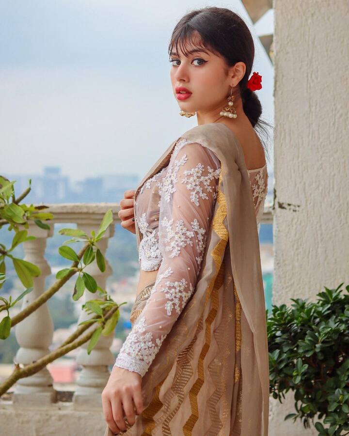 रीवा अरोड़ा साल 2018 में रिलीज हुई हॉलीवुड फिल्म ‘बेस्ट फ्रेंड्स’ में नजर आ चुकी हैं.