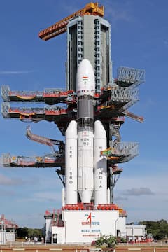 ISRO : 'बाहुबली' रॉकेटमधून 36 उपग्रह लाँच करणार, इसरोचं पहिलं व्यावसायिक मिशन