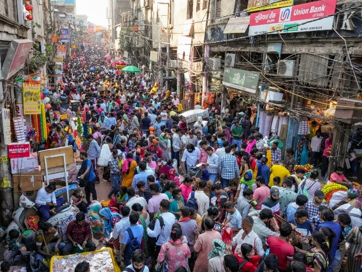 Dhanteras 2022: दीपावली से पहले बाजार में लौटी रौनक, धनतेरस पर लोगों ने यूपी से तमिलनाडु तक जमकर की खरीदारी