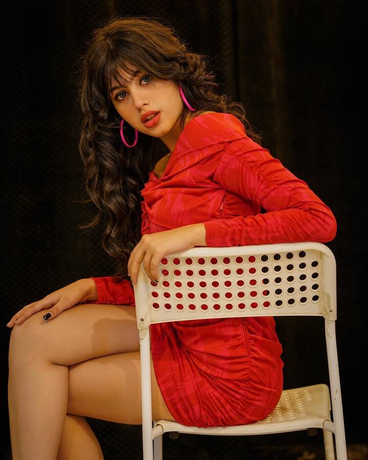 रीवा अरोड़ा फिल्म उरी द सर्जिकल स्ट्राइक में बतौर चाइल्ड स्टार नजर आई थी, जिसमें उनके फ्यूनरल वाले सीन को खूब पसंद किया गया था.