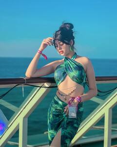 जानिए आखिर कौन हैं Riva Arora? करण कुंद्रा और मीका सिंह संग वीडियो पर क्यों मचा है बवाल