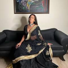 Esha Gupta ने इस खास अंदाज में दी 'धनतेरस' की शुभकामनाएं, ब्लैक साड़ी में लगाया ग्लैमर का तड़का ...