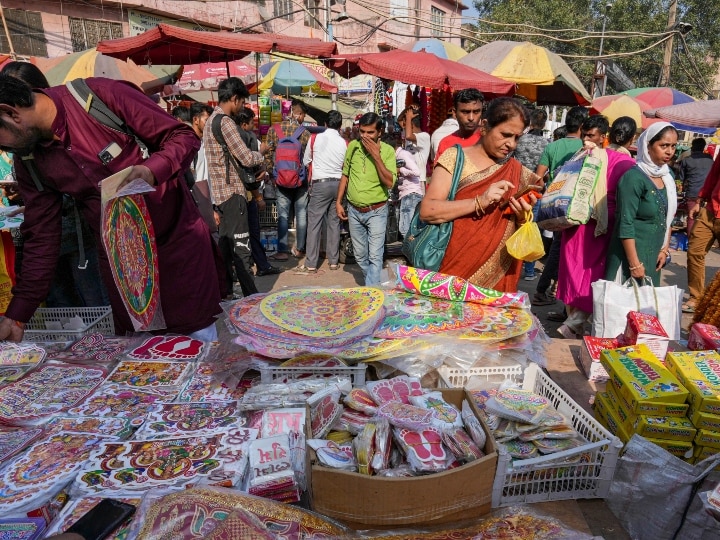 Dhanteras 2022: दीपावली से पहले बाजार में लौटी रौनक, धनतेरस पर लोगों ने यूपी से तमिलनाडु तक जमकर की खरीदारी