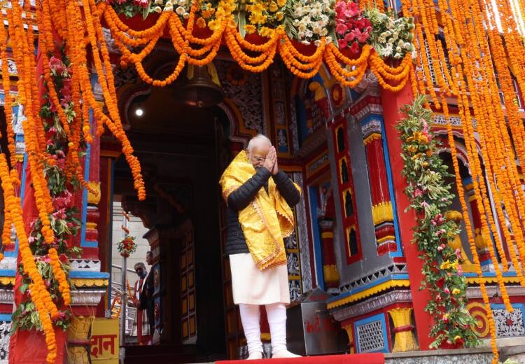 PM Modi Badrinath Visit: काशी-केदारनाथ की तरह बदलेगी बद्रीनाथ धाम की तस्वीर, PM मोदी ने गुजारी रात, ये है विकास का मास्टर प्लान Badrinath Dham in Uttarakhand to be developed like Kashi Kedarnath PM Modi holds meeting till late night PM Modi Badrinath Visit: काशी-केदारनाथ की तरह बदलेगी बद्रीनाथ धाम की तस्वीर, PM मोदी ने गुजारी रात, ये है विकास का मास्टर प्लान