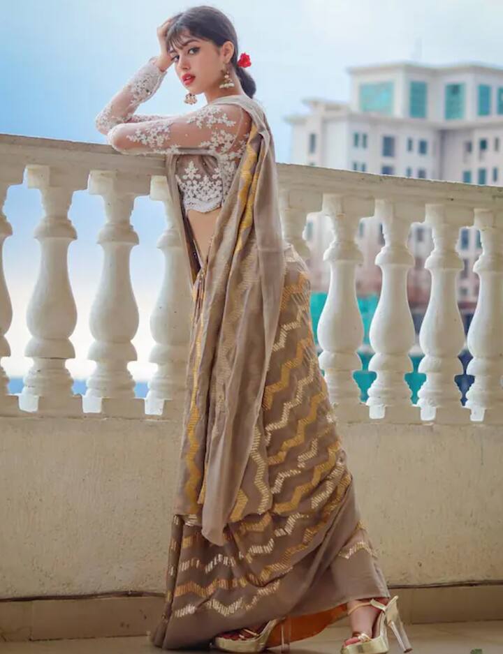 ਰੀਵਾ ਅਰੋੜਾ ਨੇ ਟੀਵੀ ਅਤੇ ਬਾਲੀਵੁੱਡ ਸਟਾਰ ਹੋਣ ਦੇ ਨਾਲ-ਨਾਲ ਹਾਲੀਵੁੱਡ ਵਿੱਚ ਵੀ ਕੰਮ ਕੀਤਾ ਹੈ।