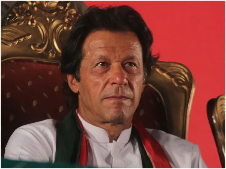 Pakistan News: निर्वाचन आयोग से अयोग्य करार दिए गए इमरान खान, अब लड़नी होगी लंबी कानूनी लडा़ई