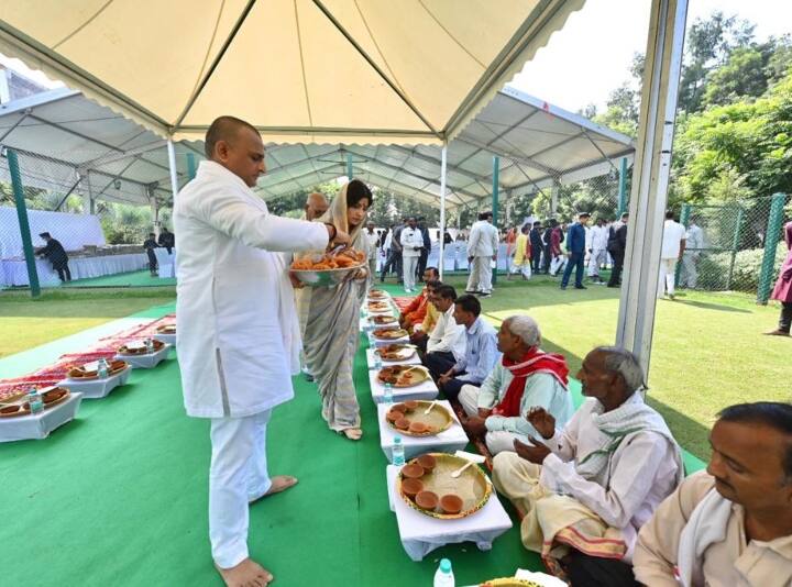 परिवार के सदस्यों ने बताया कि नेताजी तेरहवीं भोज को समाज में कुरीति के रूप में देखते थे, अतः नेताजी की मृत्यु पर तेरहवीं भोज नहीं करने का निर्णय किया गया.