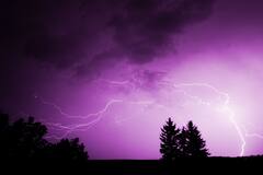 Thunderstorm Death: ফোনে কথা বলার সময়ই পড়ল বাজ! কানে মোবাইল অবস্থাতেই মর্মান্তিক মৃত্যু