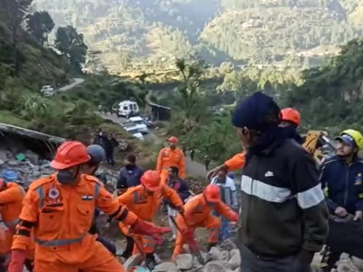 Chamoli News Three houses collapsed due to landslide four people died ANN Chamoli Landslide: चमोली में भूस्खलन के चलते तीन मकान जमीदोंज, हादसे में चार लोगों की मौत