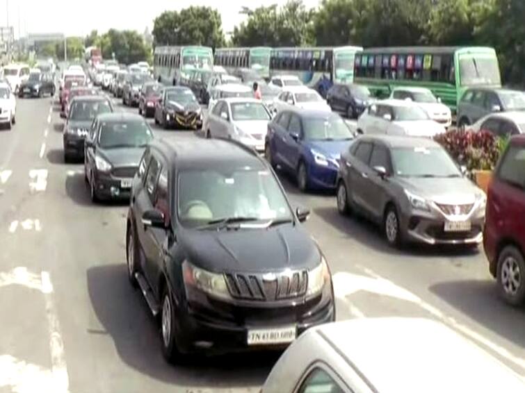 Diwali festival Vehicles lined up at Vikravandi toll plaza from chennai vehicles Diwali Travel : தீபாவளி பயணம் : விக்கிரவாண்டி சுங்கச்சாவடியில் நீண்ட வரிசையில் நிற்கும் வாகனங்கள்..!