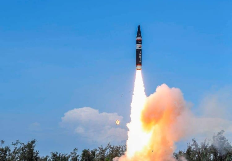Agni-3 Test: इंटरमीडिएट रेंज बैलिस्टिक मिसाइल अग्नि-3 का सफल ट्रेनिंग लॉन्च, एपीजे अब्दुल कलाम आइलैंड से की लॉन्चिंग