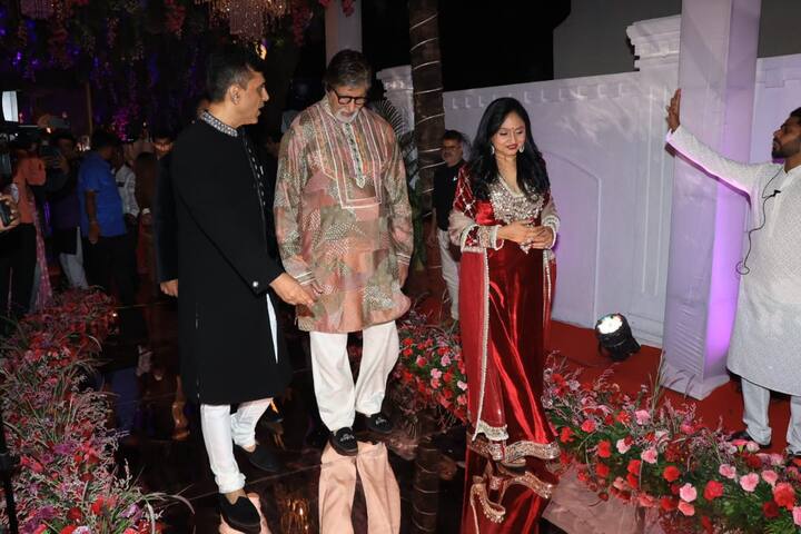 ये कुर्ता-पायजामा अमिताभ बच्चन पर काफी सूट कर रहा था और इस लुक में वो काफी जच रहे थे.