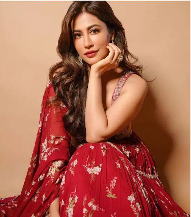 ਚਿਤਰਾਂਗਦਾ ਭਲੇ ਹੀ ਫਿਲਮਾਂ 'ਚ ਘੱਟ ਨਜ਼ਰ ਆਵੇ ਪਰ ਸੋਸ਼ਲ ਮੀਡੀਆ 'ਤੇ ਹਮੇਸ਼ਾ ਹਾਵੀ ਰਹਿੰਦੀ ਹੈ।